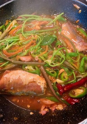 รูปของ ผัดผักบุ้งปลากระป๋องพริกสด🌱🥫🌶 style by barbie👩🏼‍🍳