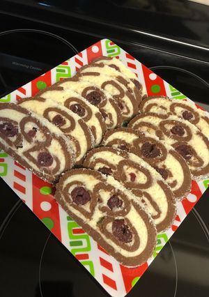 Kókusz tekercs cseresznyével töltve recept fotója