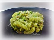 Una foto di salsa rosmarino e salvia