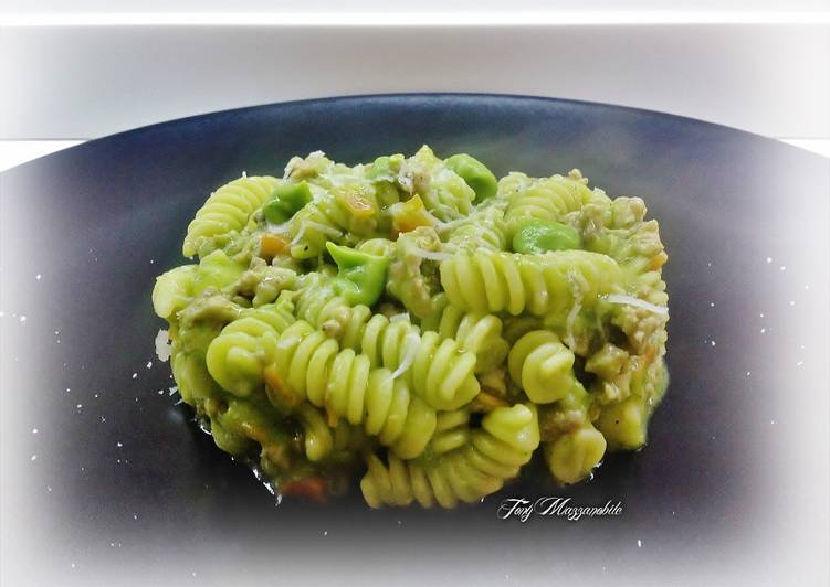 Fusilli con crema di broccoletti verde e ragù di anatra