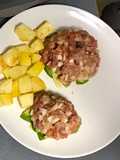 Tartar de atún colorado con papas al horno
