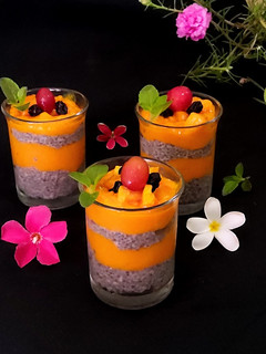 मैंगो चिया सीड्स पुडिंग (Mango Chia seeds pudding recipe in hindi) रेसिपी मुख्य फोटो