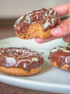 Una foto de Donuts de boniato y chocolate Halloween