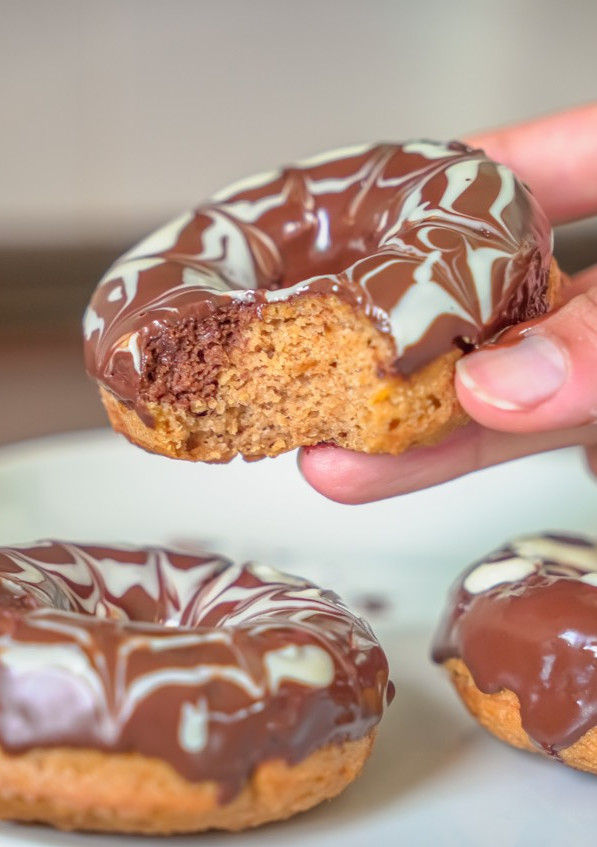 Una foto de Donuts de boniato y chocolate Halloween