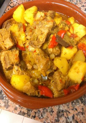Una foto de Guiso de costillas de cerdo con patatas