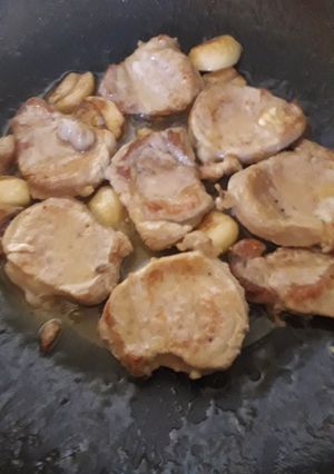 Una foto de Solomillo al ajillo con vino blanco