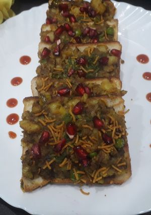 A picture of Open potato sandwich.