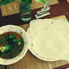 A picture of Palappam n mutta roast.