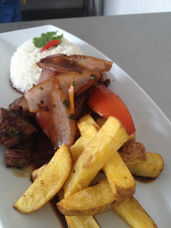 Una foto de Lomo saltado