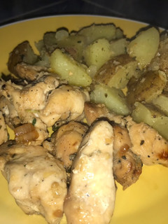 Una foto de Slices de pollo con papa gratinada