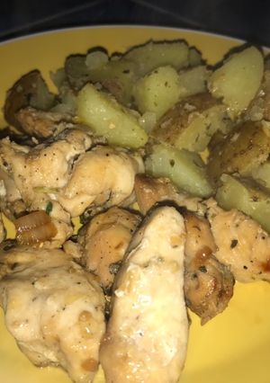 Una foto de Slices de pollo con papa gratinada