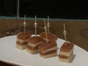 Una foto de postre con membrillo