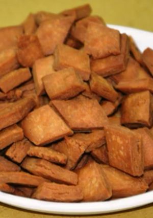 શક્કરપારા (Shakkarpara Recipe in Gujarati) રેસીપી મુખ્ય ફોટો