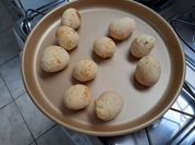 Uma foto de batata doce pão de queijo
