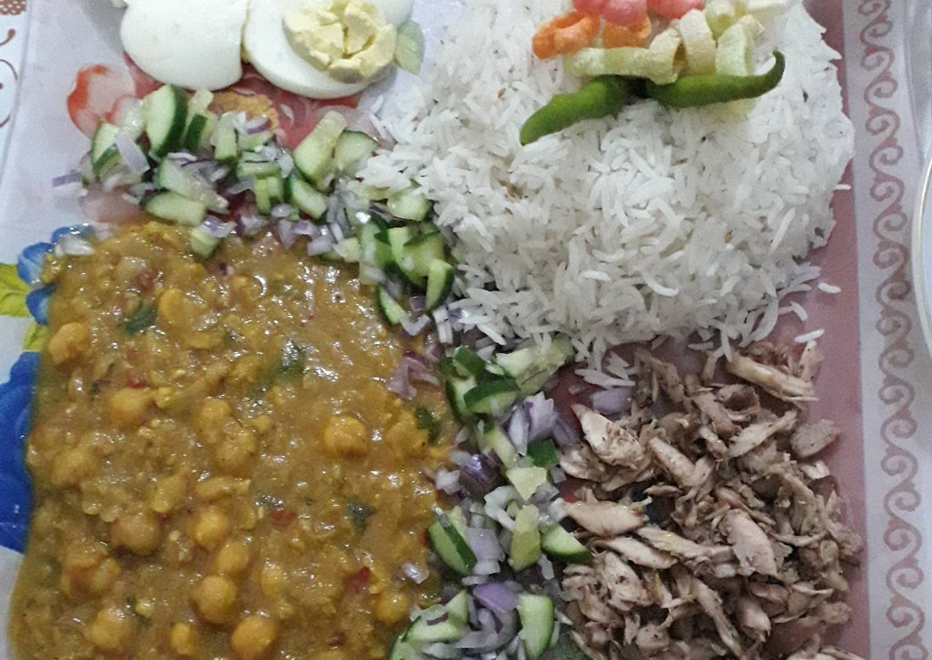 White chaney with rice egg & shredded chicken Platter