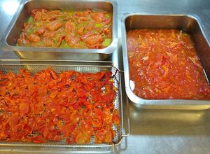 Una foto de 1 tomate 3 preparaciones