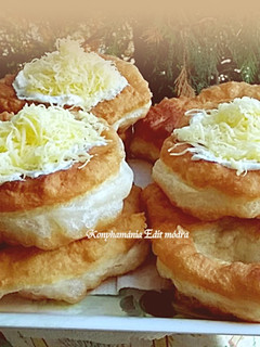 Joghurtos lángos recept fotója