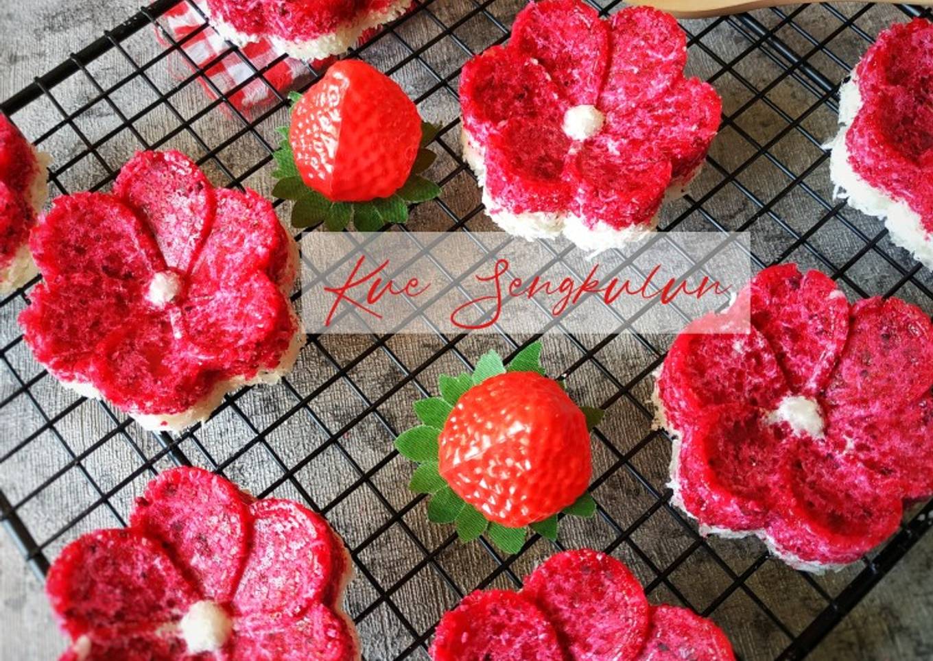 Kue Sengkulun Merah Putih