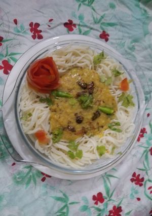 A picture of Charcoal tarkah Dal with Noddles.