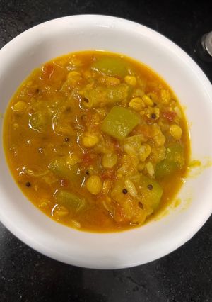 A picture of Lauki dal.
