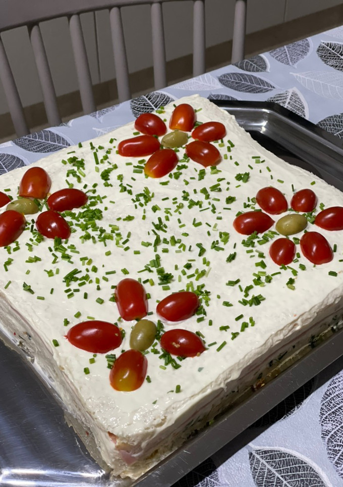Una foto de Torta salada navideña