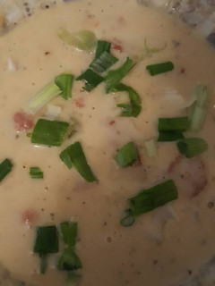A picture of Creamy cheesey potatoe bacon soup.