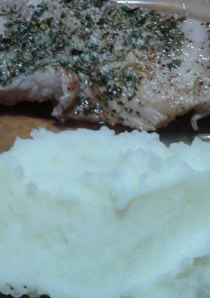 Una foto de Matambre de cerdo con puré de papas