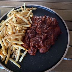A picture of Spicy goulash.