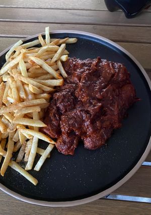 A picture of Spicy goulash.