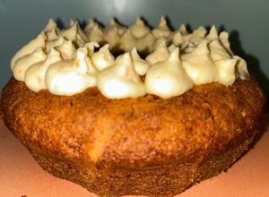 Una foto de Carrot cake tradicional y su frosting!!!!