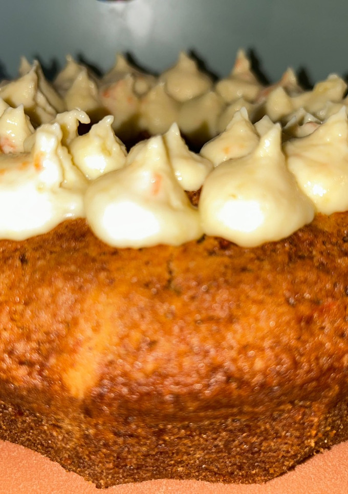 Una foto de Carrot cake tradicional y su frosting!!!!