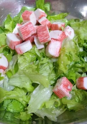 Una foto de 🥗Lechuga con Kanikama 🦀