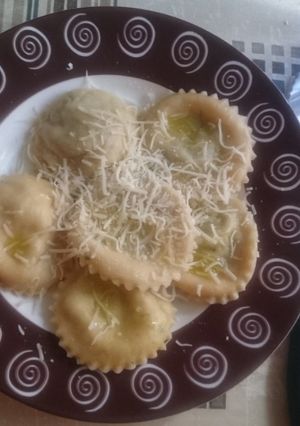 Una foto de Raviolis rellenos de espinacas y ricotta 