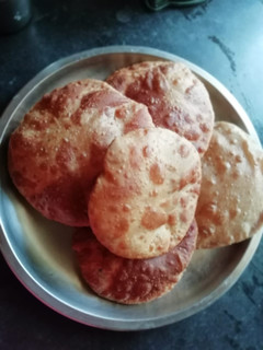 A picture of Masala poori.