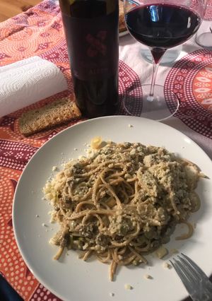 Una foto de Spaghetti con paté de faisán y habitas baby