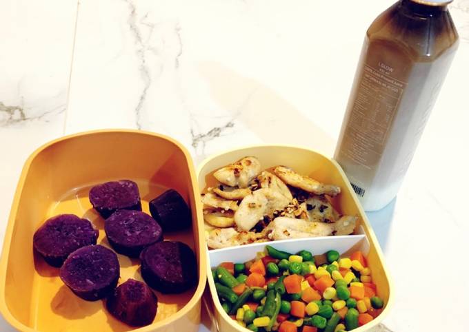 Cara Gampang Membuat Ubi ungu dada ayam bakar Set makan siang untuk diet, Menggugah Selera