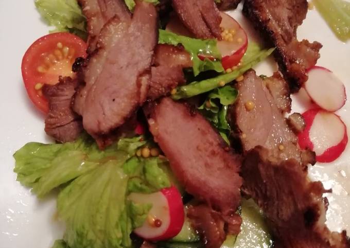 Салат с утиной грудкой