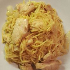 A picture of Chicken lo mein.