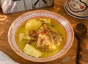 Foto resep Kari Ayam Telur Tahu Bumbu Sederhana