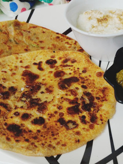 आलू पराठा (aloo paratha recipe in Hindi) रेसिपी मुख्य फोटो