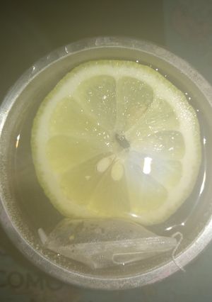Una foto de Infusión de limón y te de carqueja con azúcar negra 😋