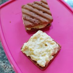 A picture of Apple filled chocolate sandwich.
