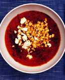 Sopa de tomate con chipotle, maíz y queso de cabra