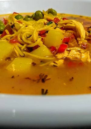 Una foto de MINESTRONE🍲De Pollo y Guisantes...!