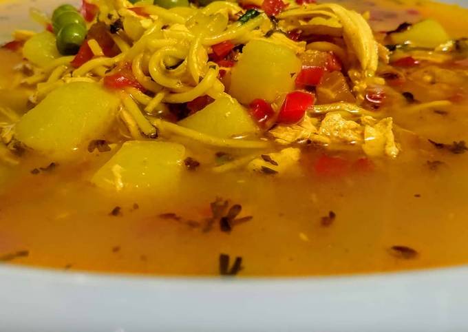 Sopa de pollo con guisantes