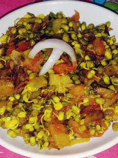 स्प्राउट्स फ्राई(Sprouts fry recipe in hindi) रेसिपी मुख्य फोटो