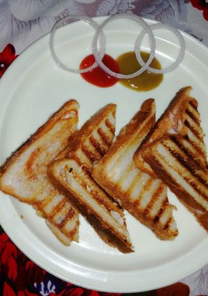 A picture of Grilled cheese sandwich.
