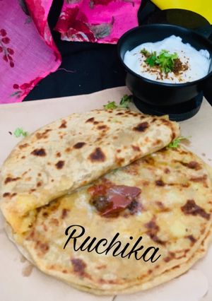 A picture of Punjabi Aloo Paratha with anardana.