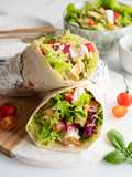 Tortilla z kurczakiem i warzywami | z tofu i warzywami