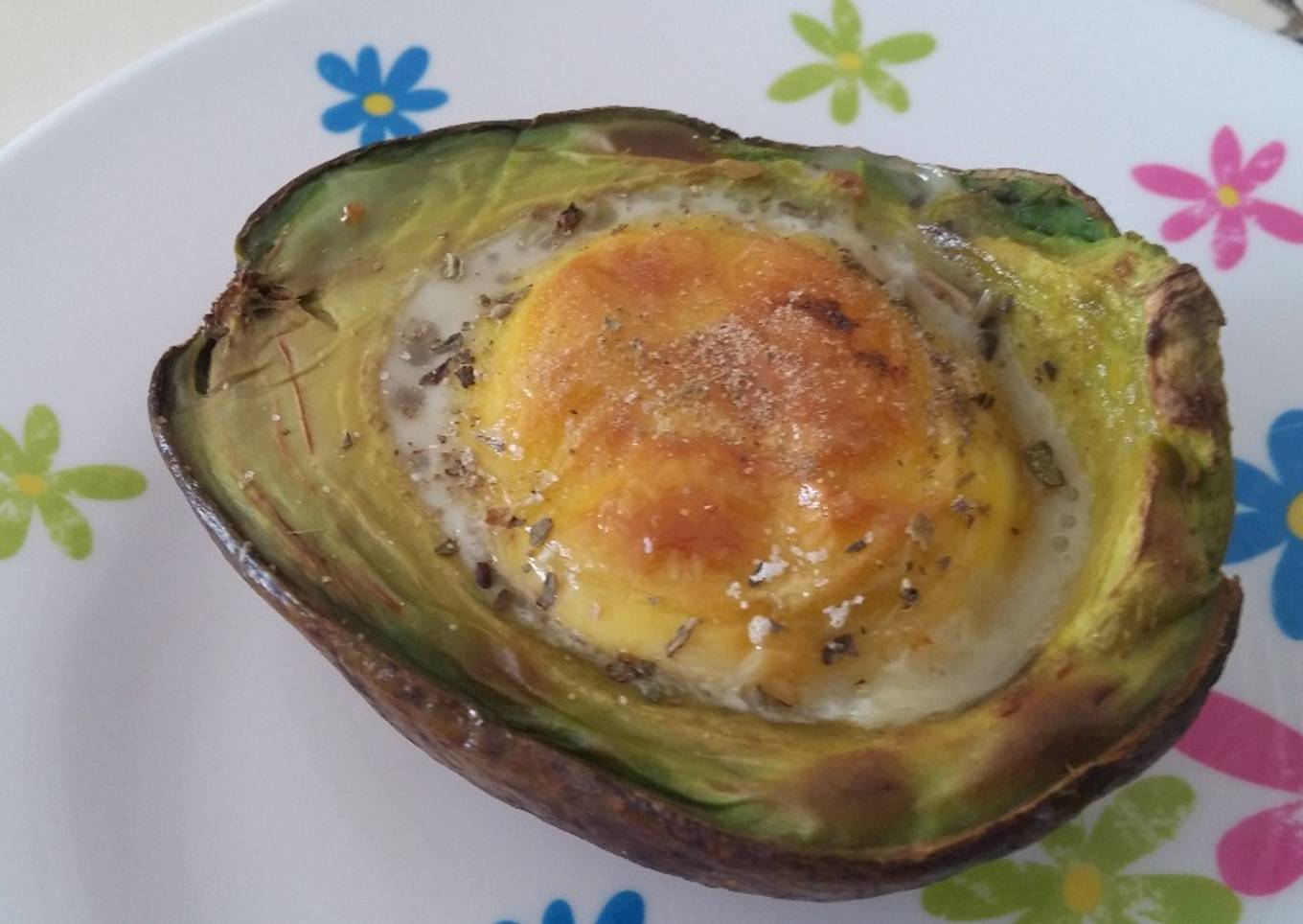 Baked egg in avocado